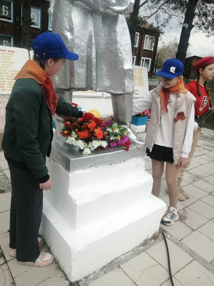 Члены отряда ДЮП &amp;quot;Дружба&amp;quot; почтили память победителей в Великой Отечественной войне.